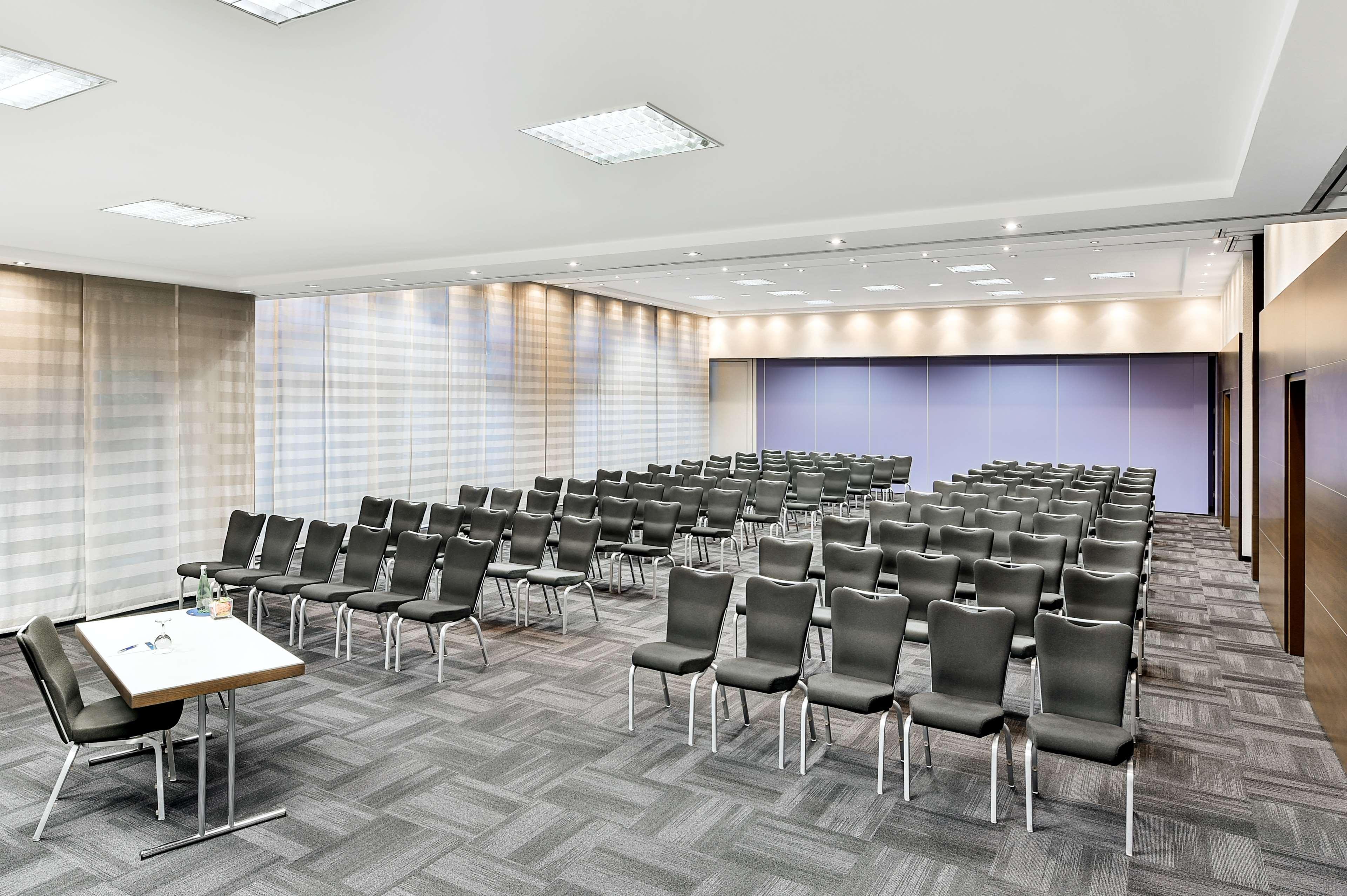 Nh Muenchen Messe Hotel Ngoại thất bức ảnh