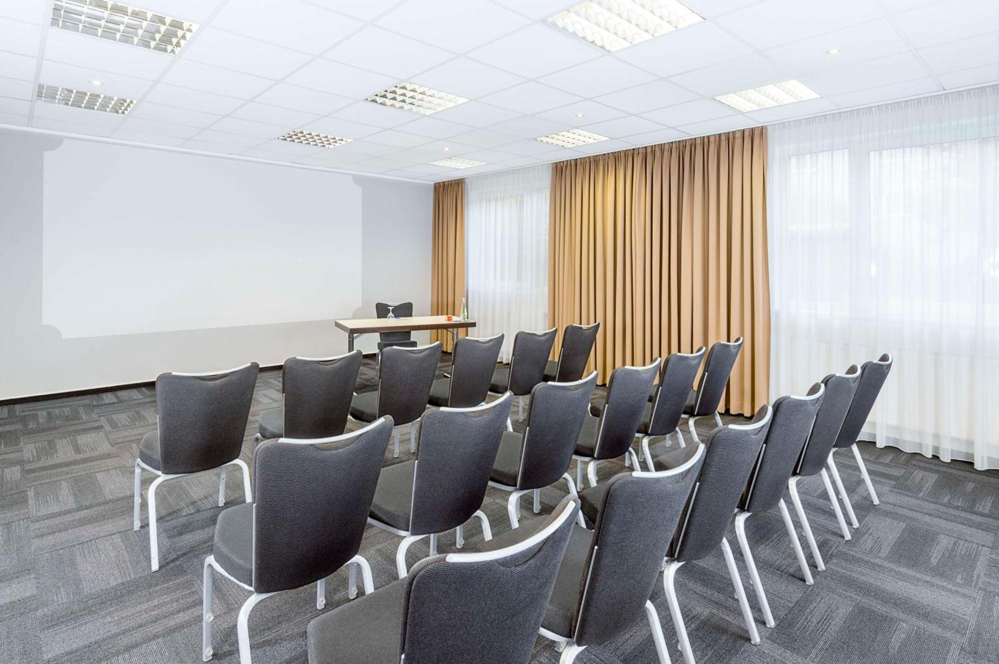 Nh Muenchen Messe Hotel Ngoại thất bức ảnh