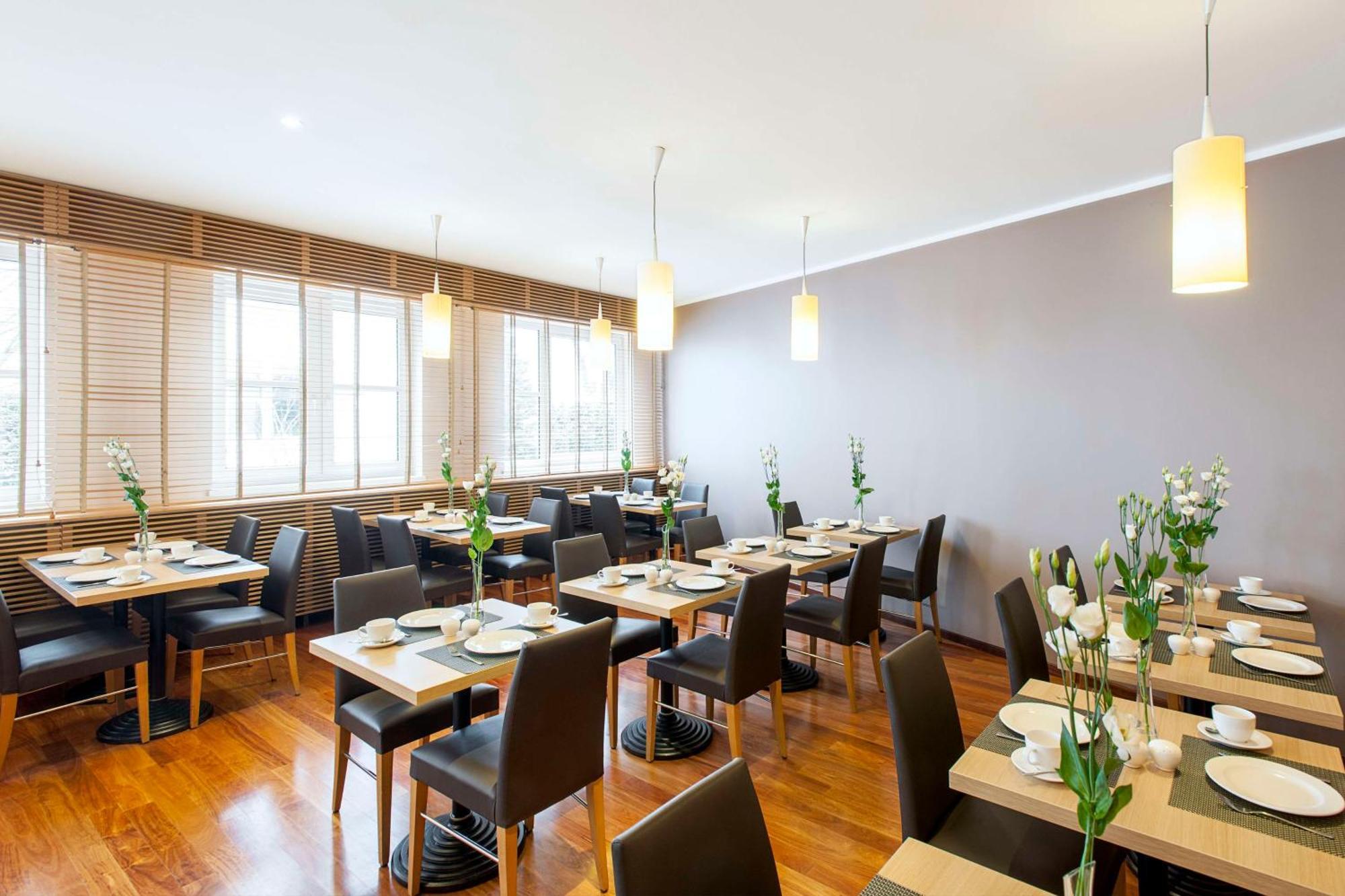 Nh Muenchen Messe Hotel Ngoại thất bức ảnh